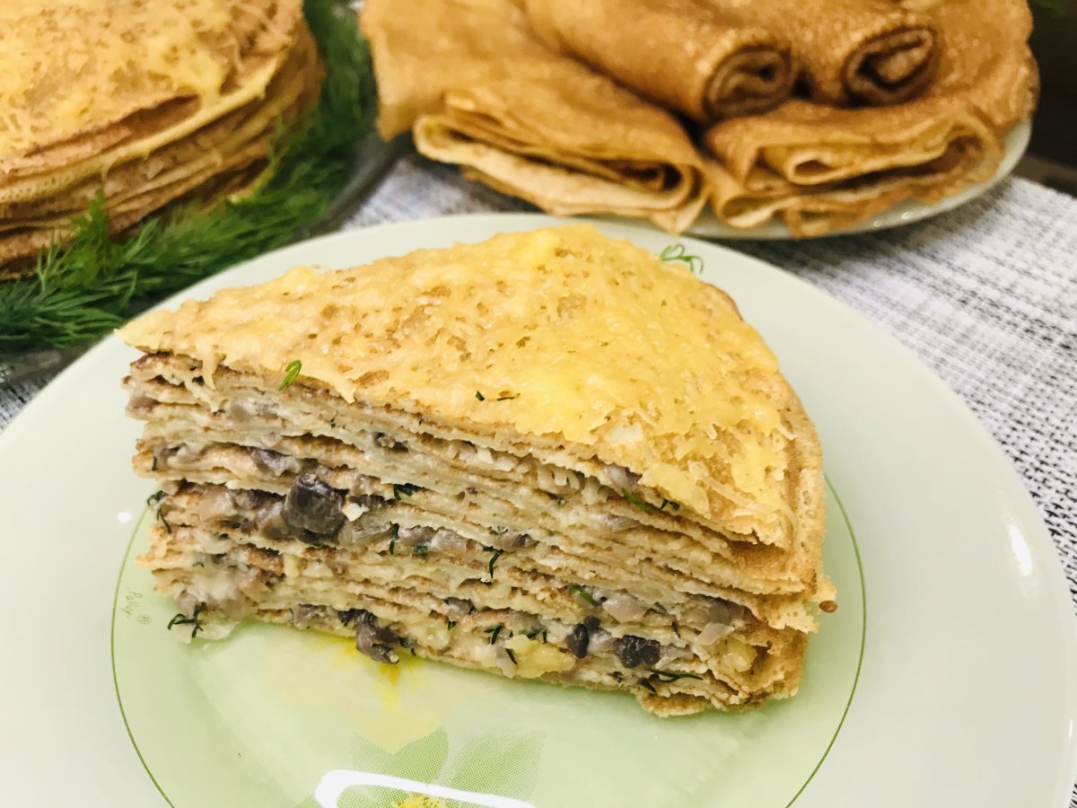 Закусочный торт из омлетных блинчиков