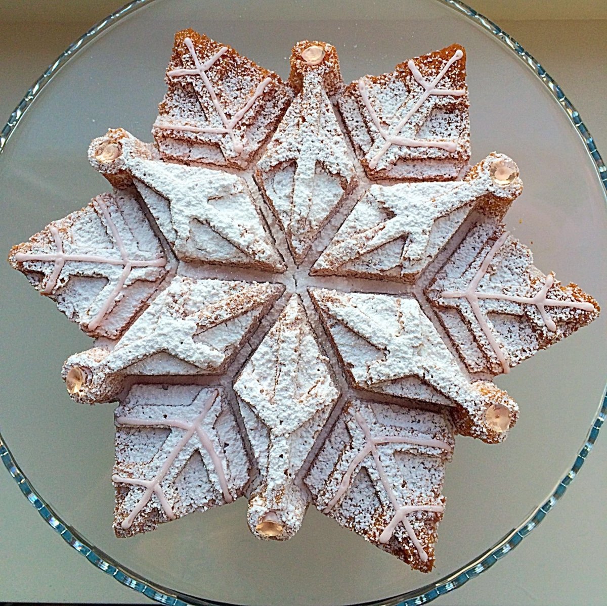 Торт со снежинками
