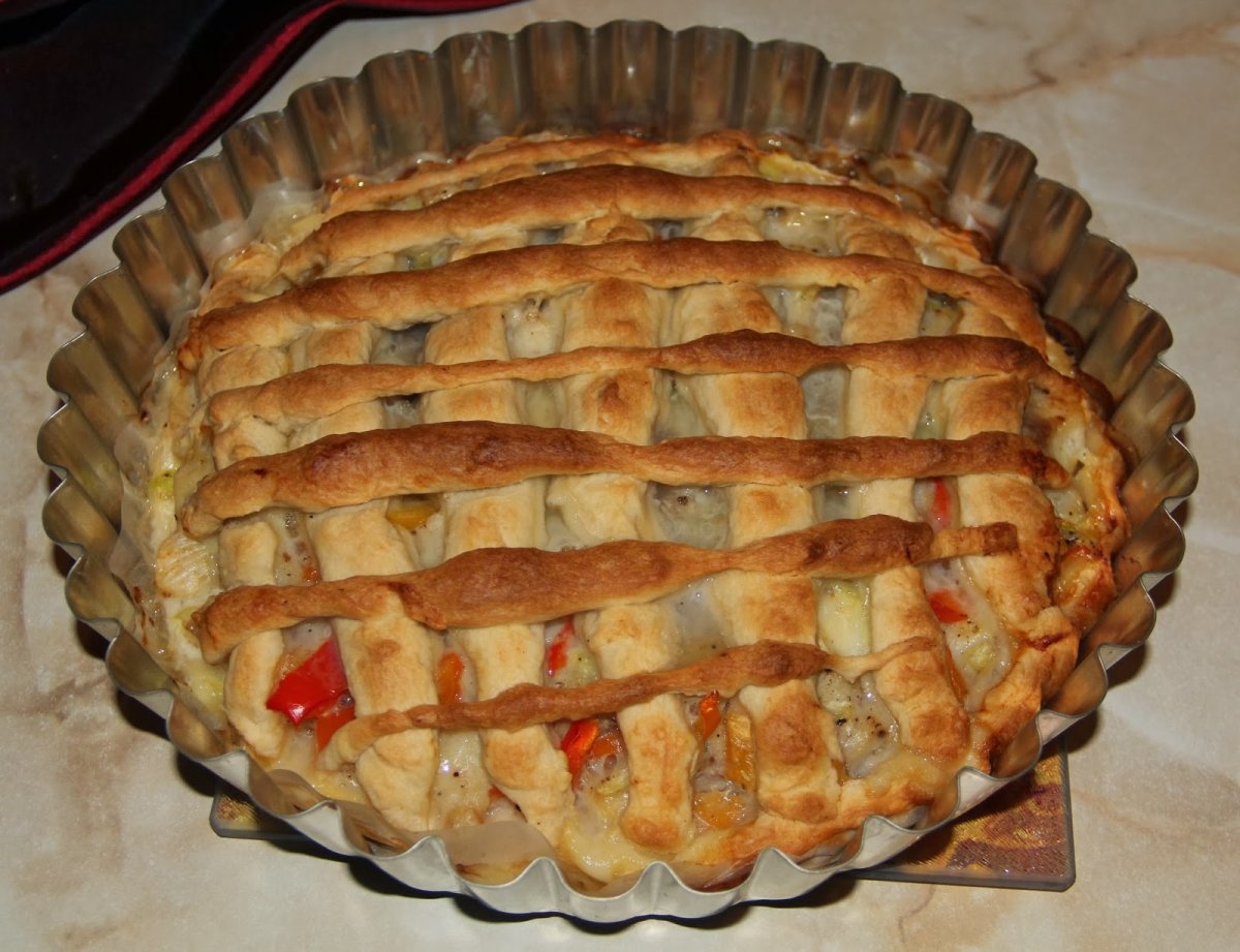 Пирог с крапивой и яйцом на дрожжах
