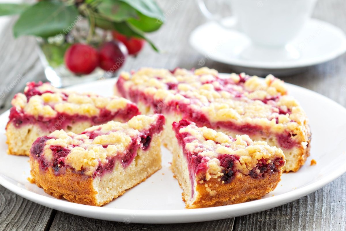 Шарлотка с клюквой