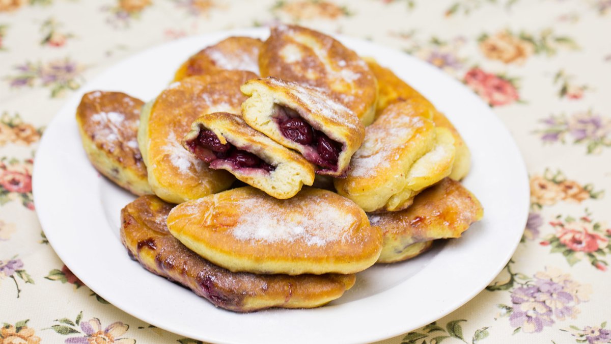Жареные пирожки сладкие