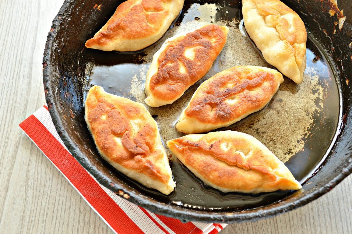 Пирожки с картошкой на сковороде