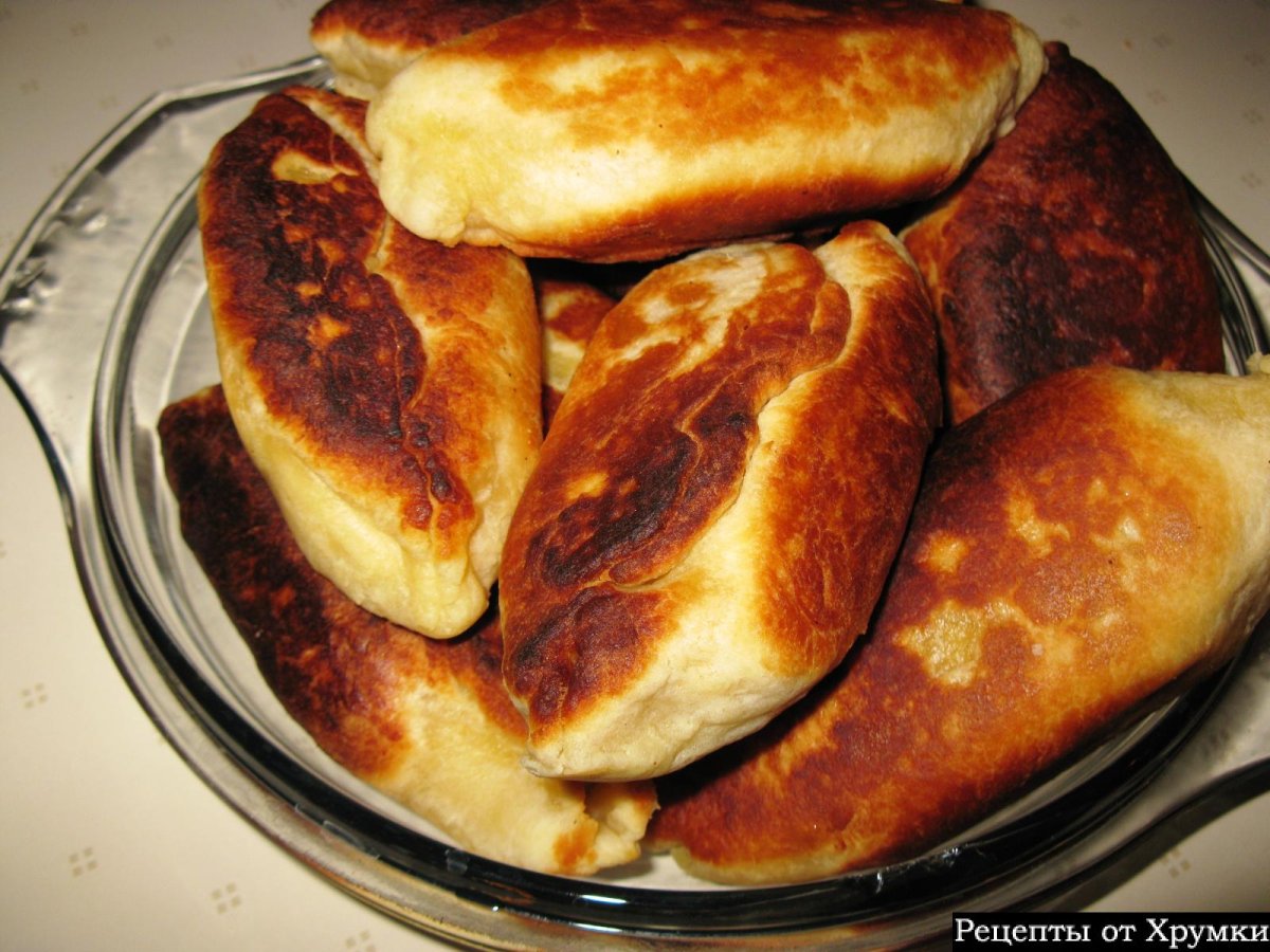 Пирожки с луком и яйцом жареные