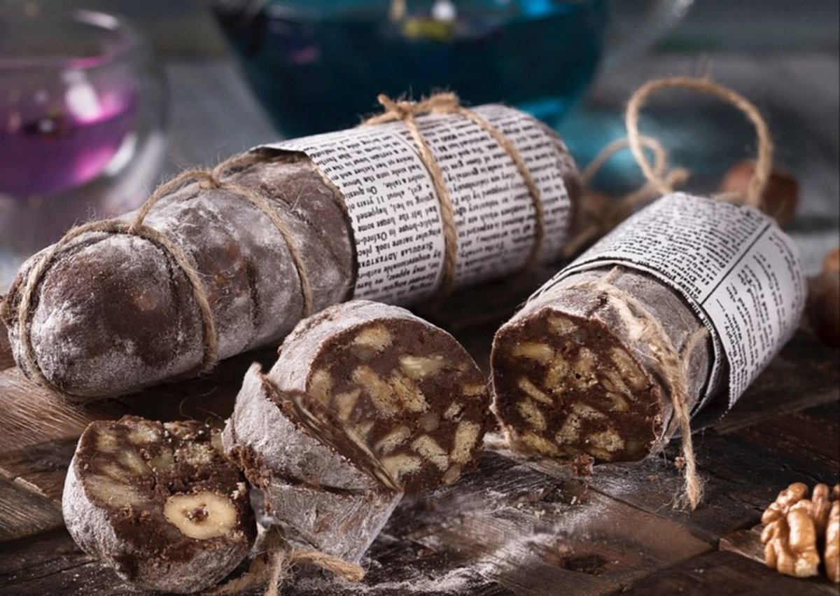 Сладкая колбаска с орехами