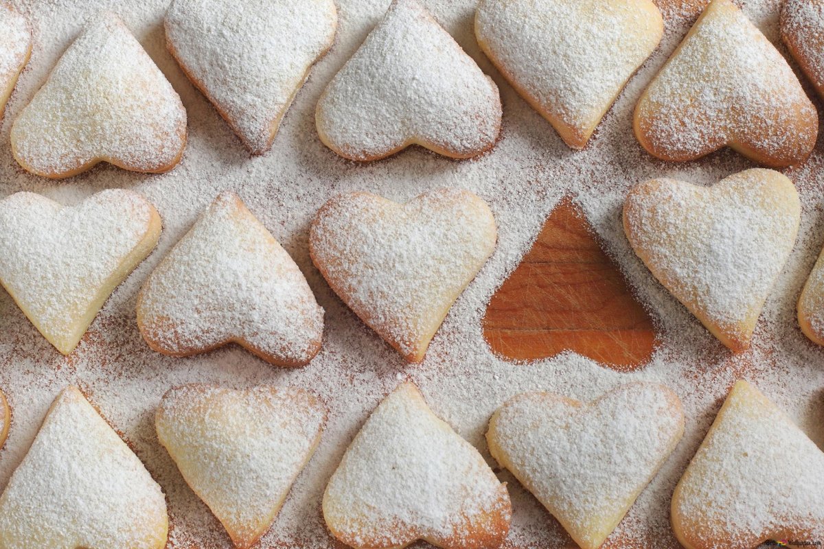 Пирожные в форме сердечек