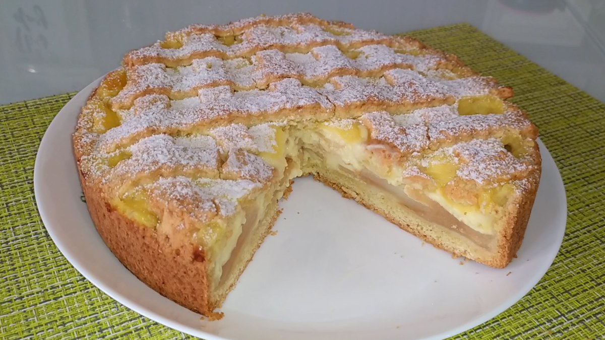 Пирог с яблоками и заварным кремом
