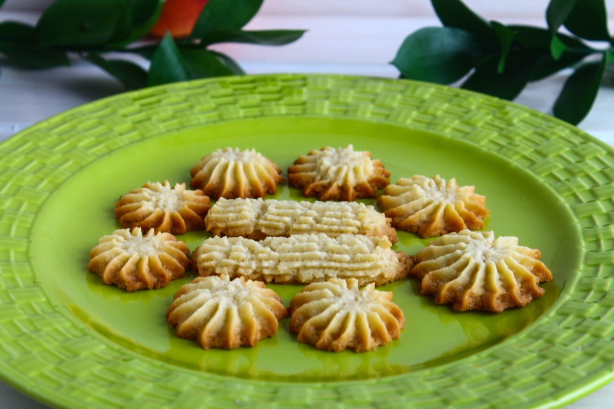 Песочное печенье хризантемы через мясорубку