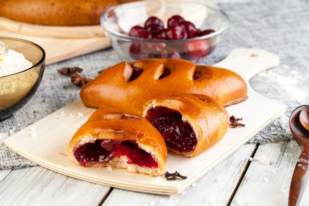 Пирожки с вишней