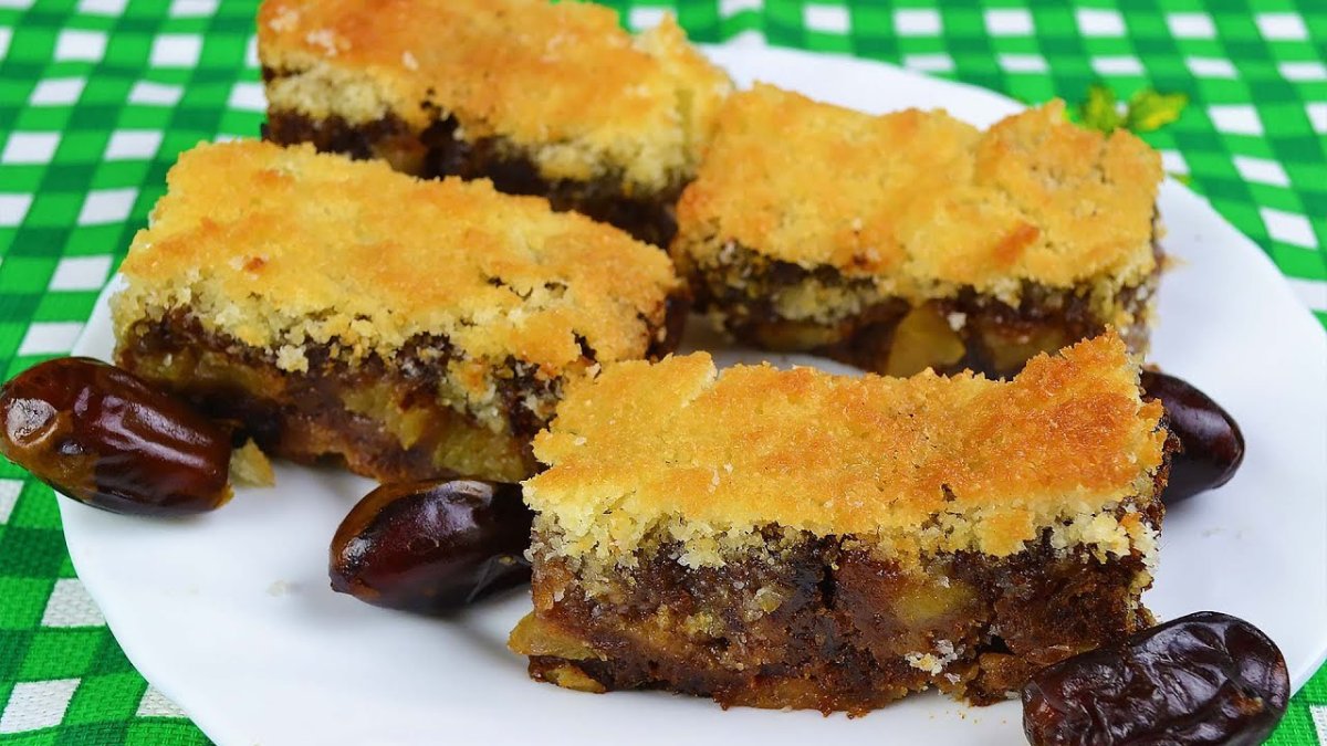 Яблочный пирог с финиками
