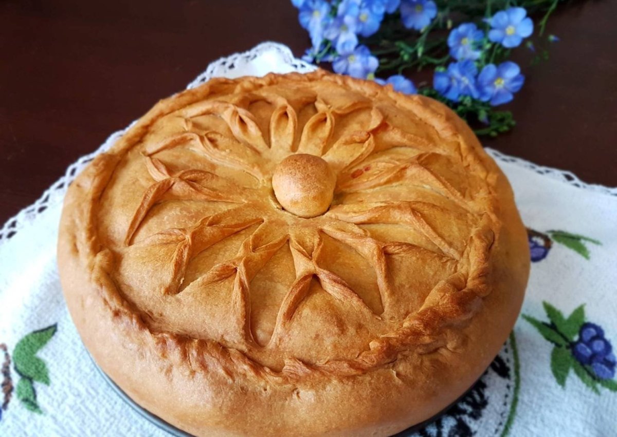 Красивый пирог с курагой