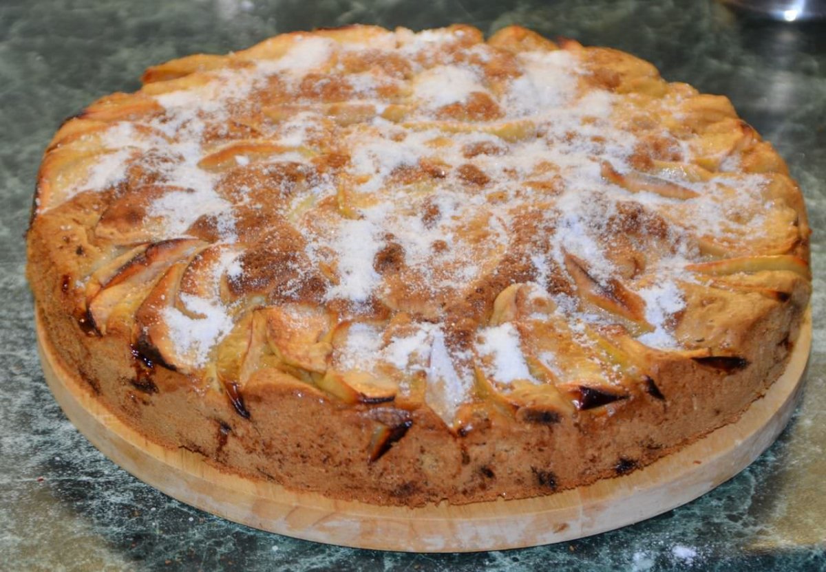 Пирог шарлотка с яблоками