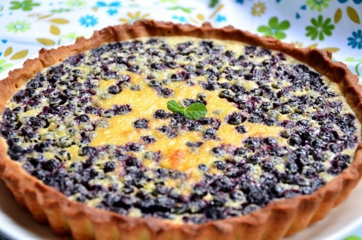 Песочный пирог с черникой