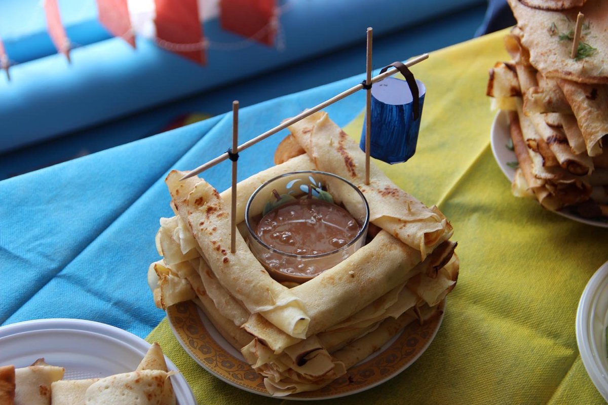 Украсить блины на конкурс