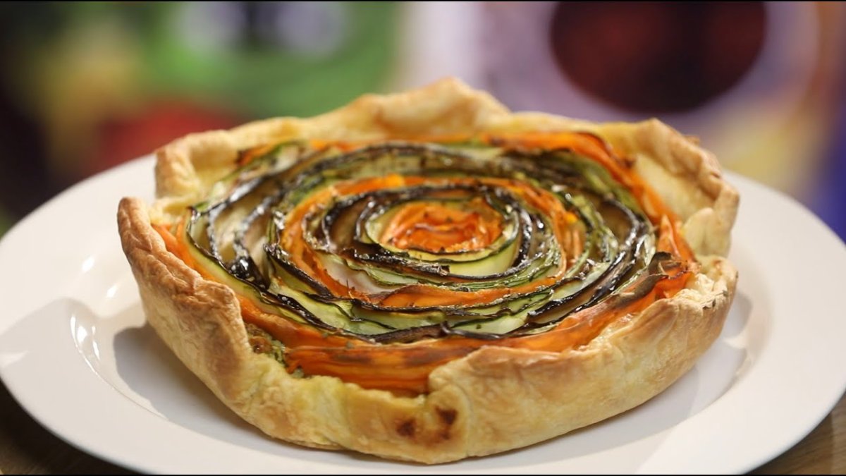 Спиральный тарт с кабачками