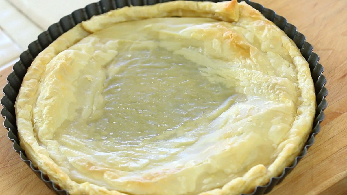Красивое украшение пирога овощами