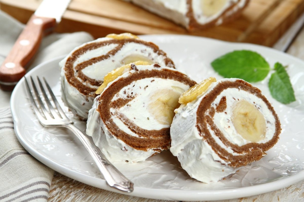 Мандариновый меренговый рулет