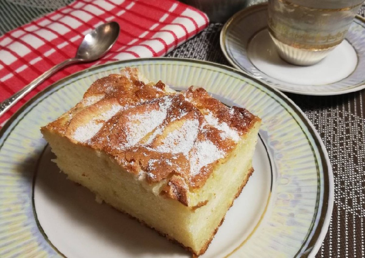 Шарлотка с творогом и яблоками в духовке