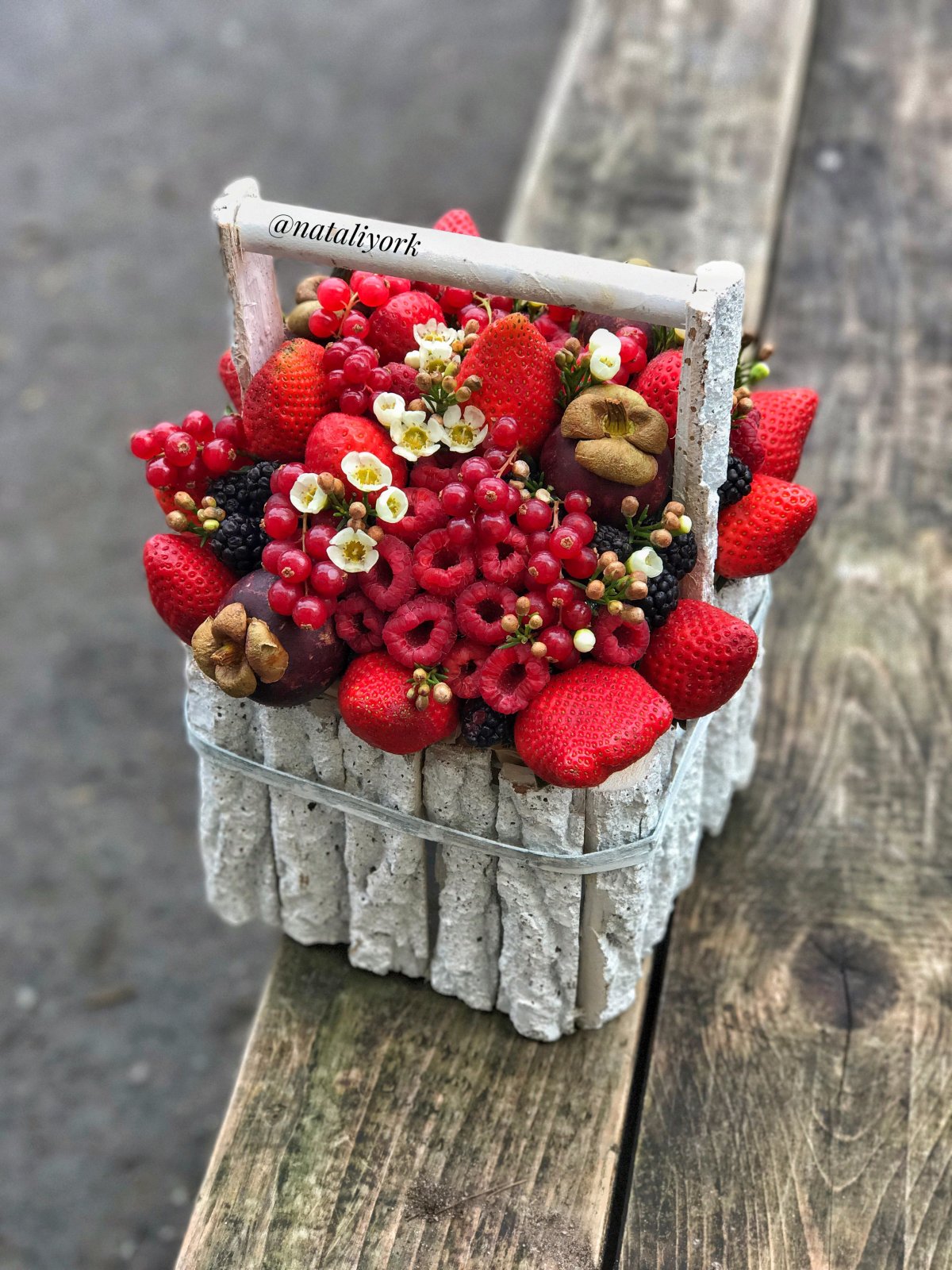 Букет из ягод и фруктов