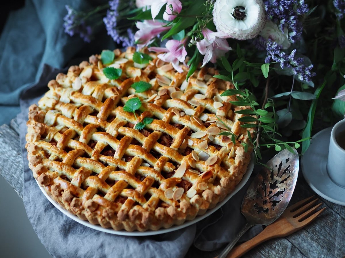 Пирог с клюквой и яблоками
