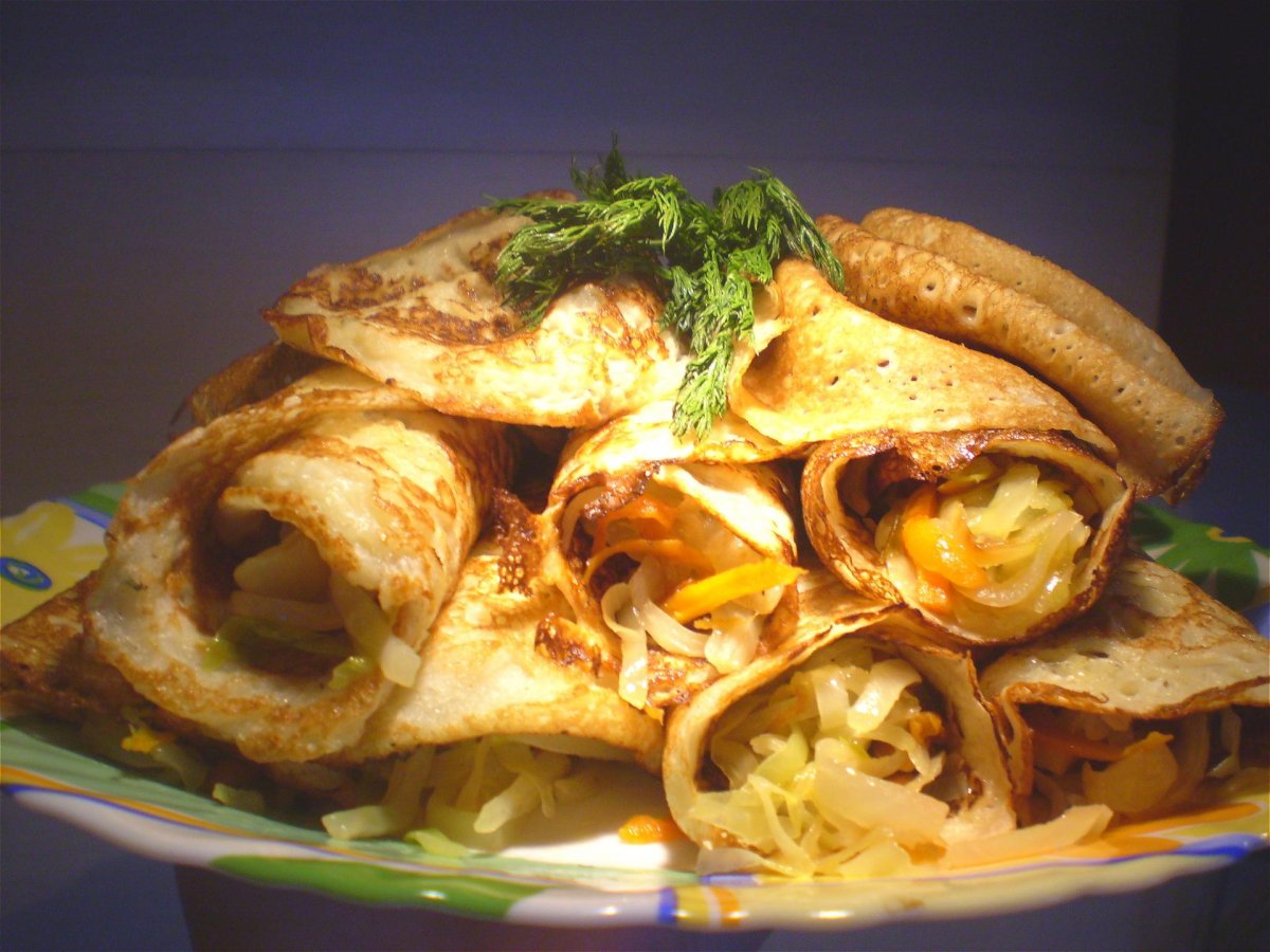 Блины с капустой и яйцом