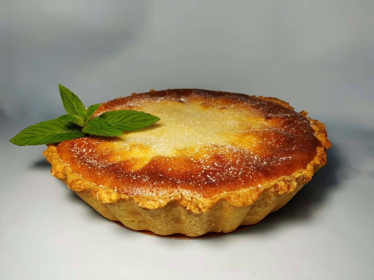 Маленькие пирожки песочные с клубникой