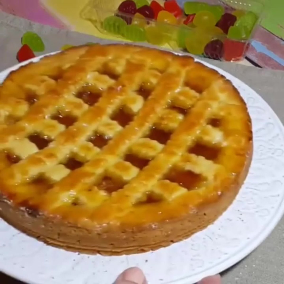 Песочное пирожное с вареньем