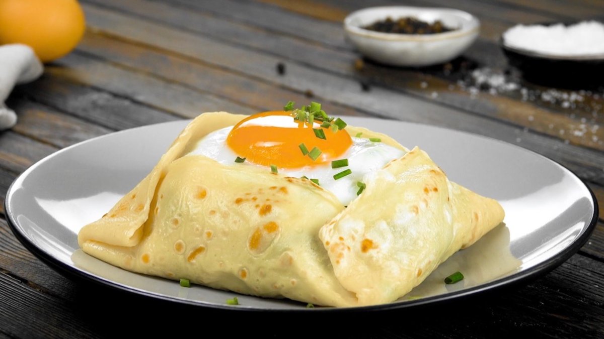 Яичные конвертики с сыром и ветчиной