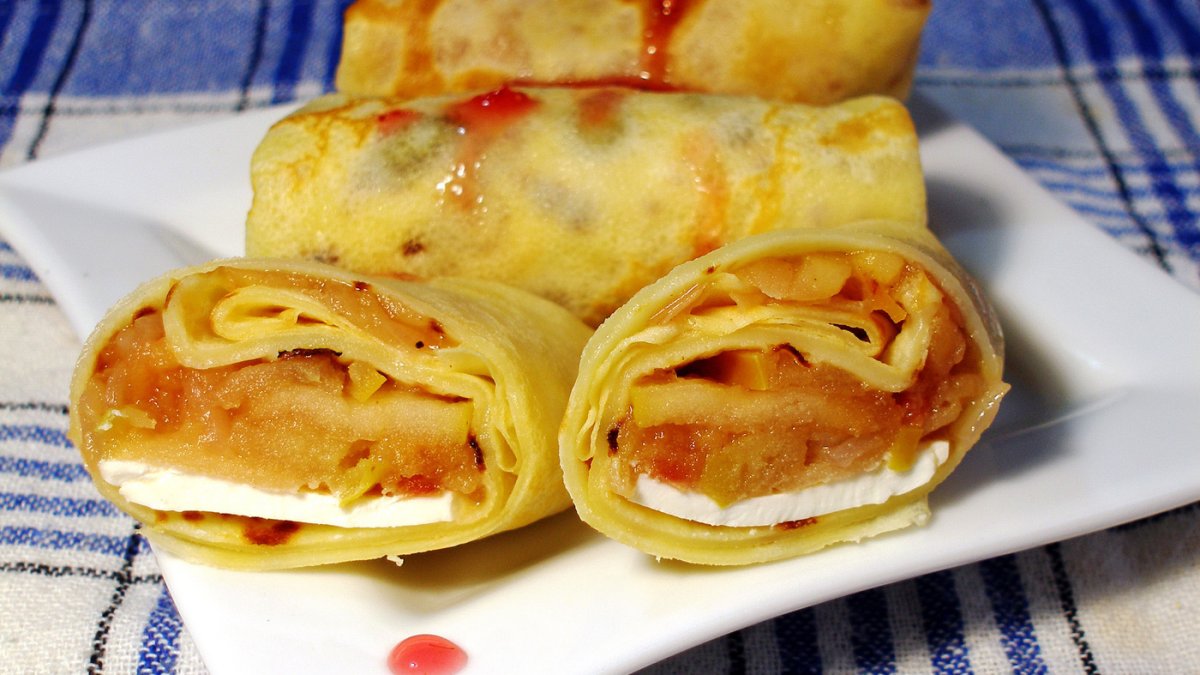 Блины с яблочной начинкой