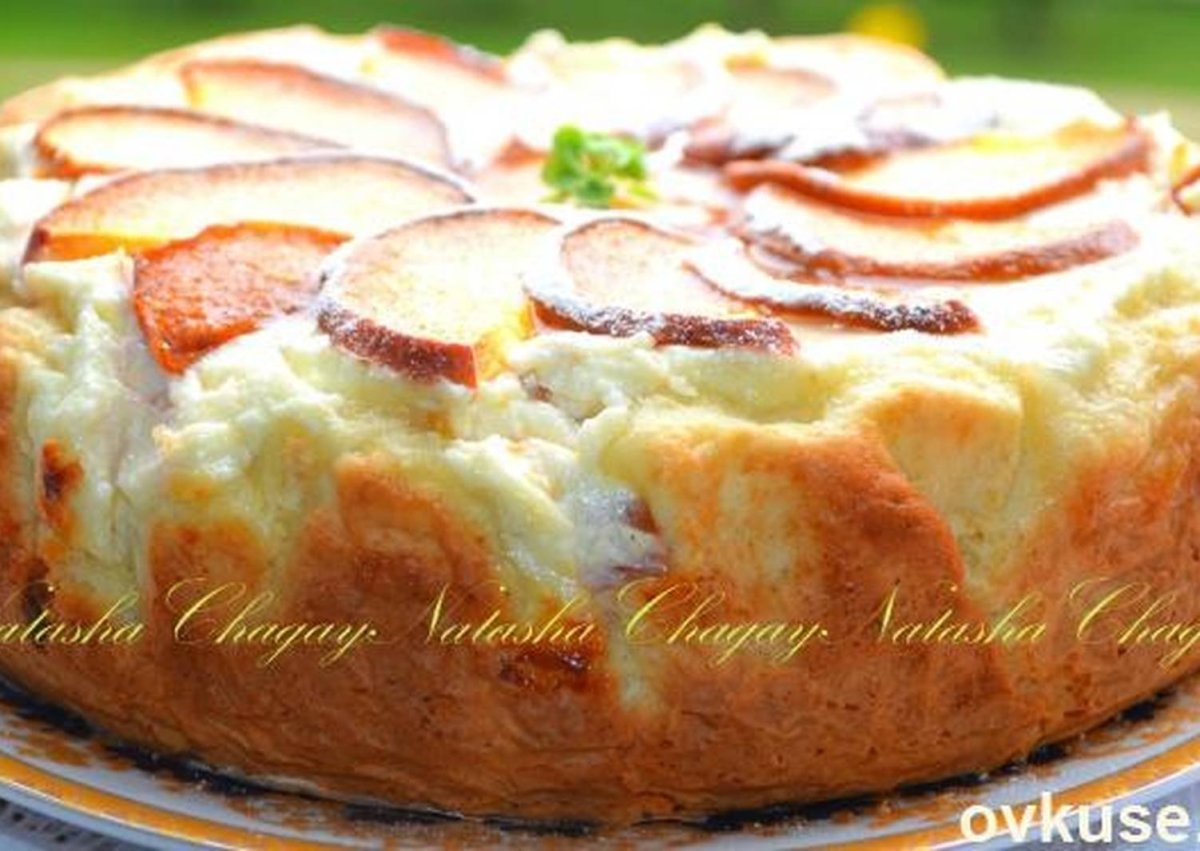 Пирог с творогом и клубникой