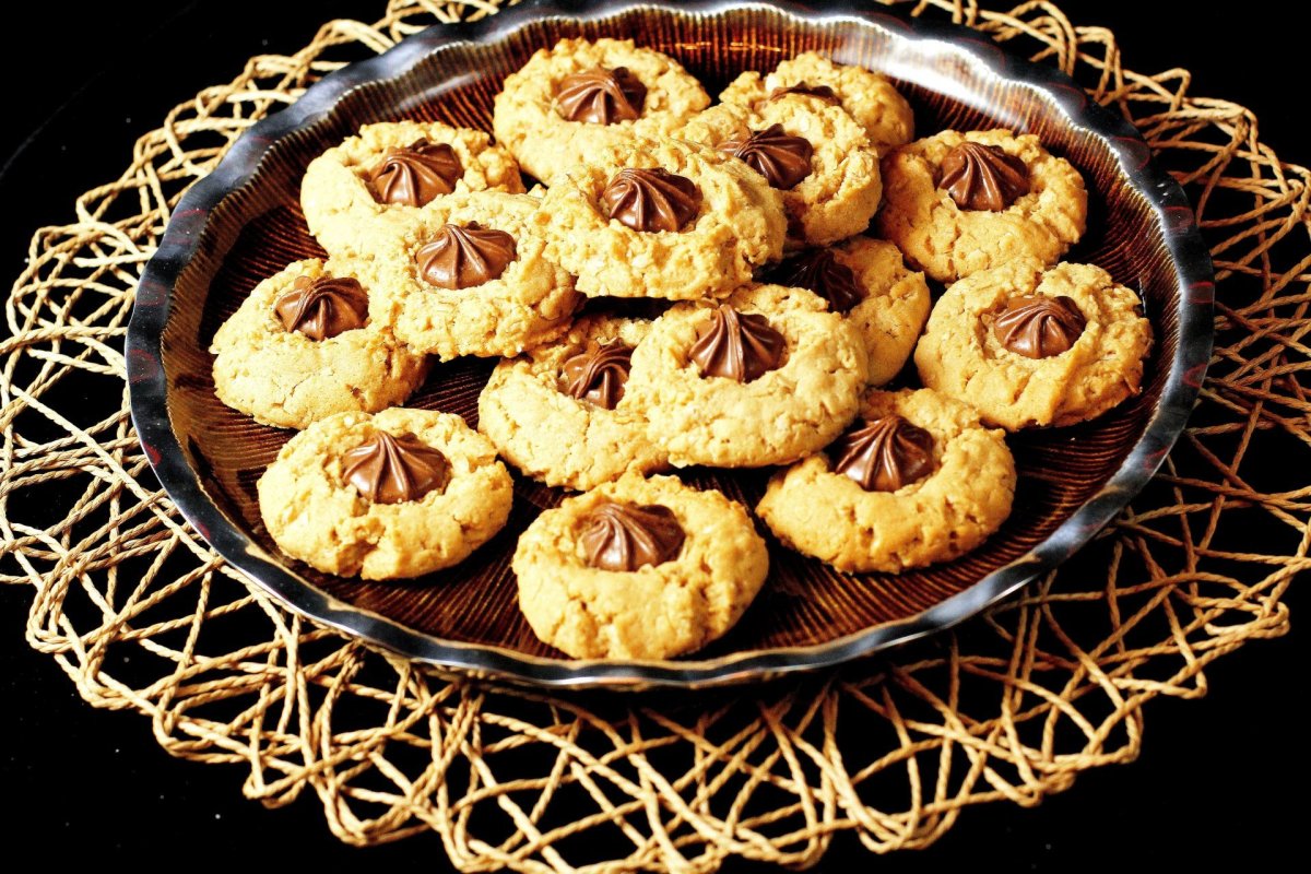 Печенье курабье с малиновым джемом