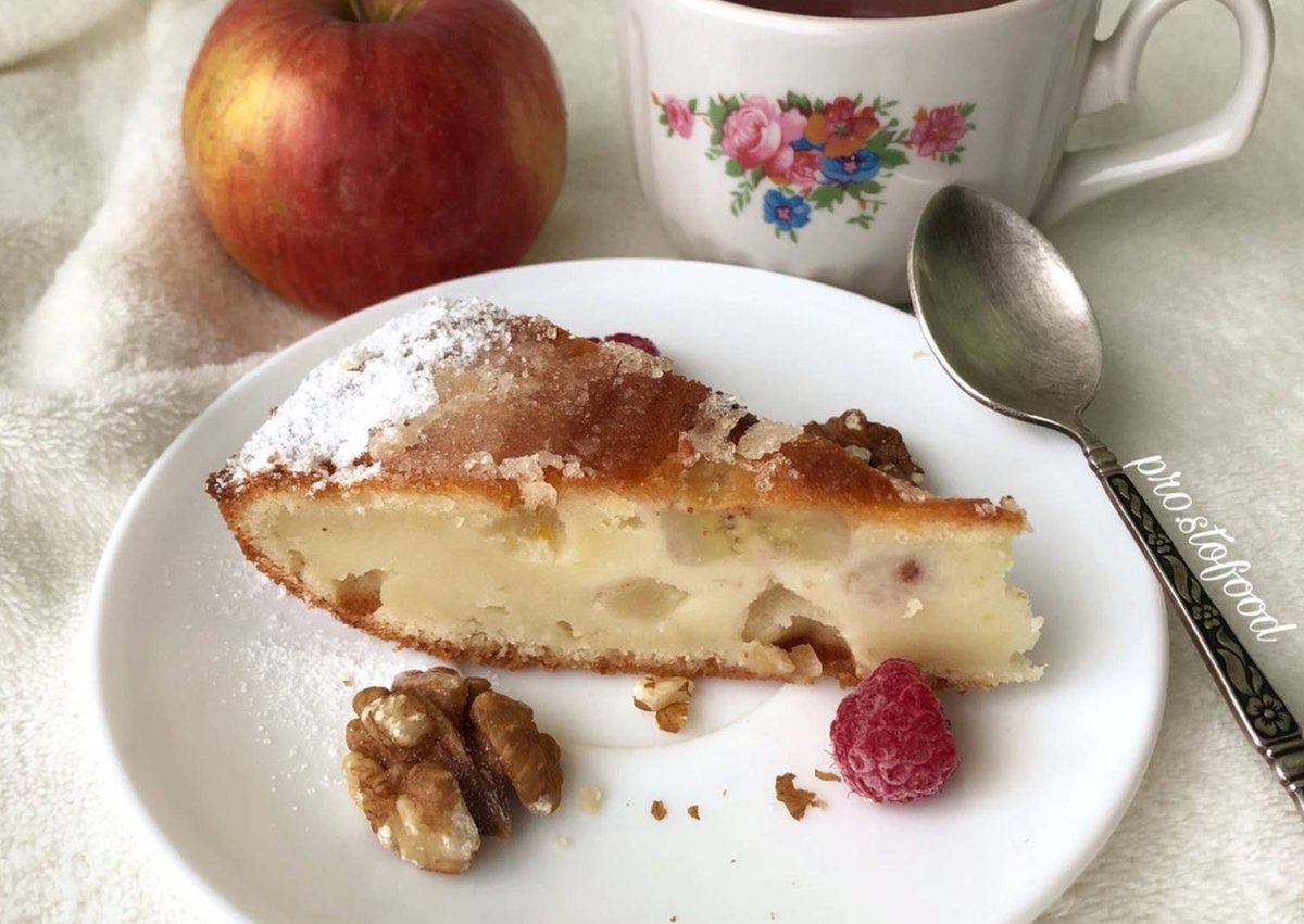 Шарлотка с фруктами
