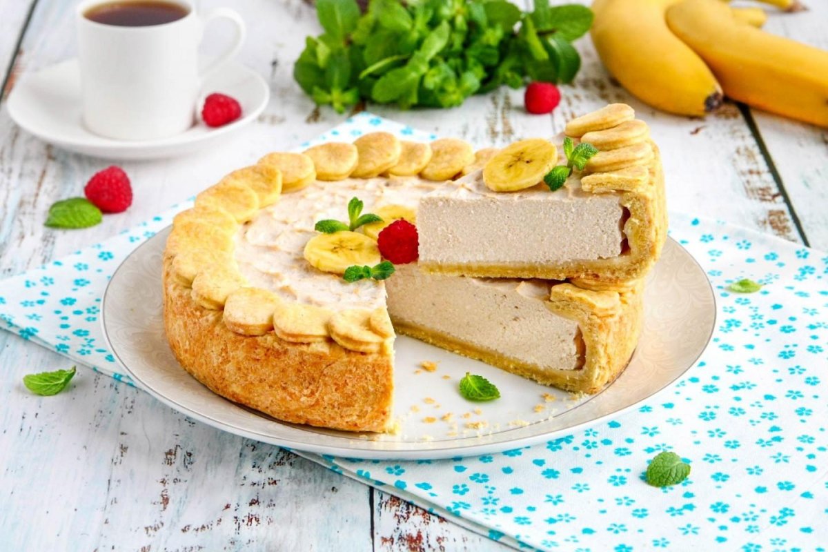 Горячий пирог с бананами и мороженным
