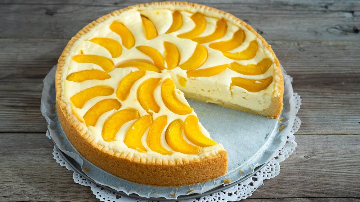 Песочный пирог с персиками консервированными