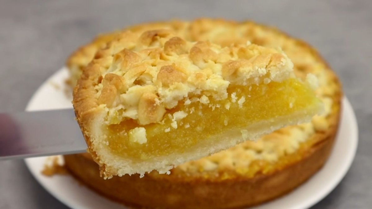 Открытый пирог с яблоками