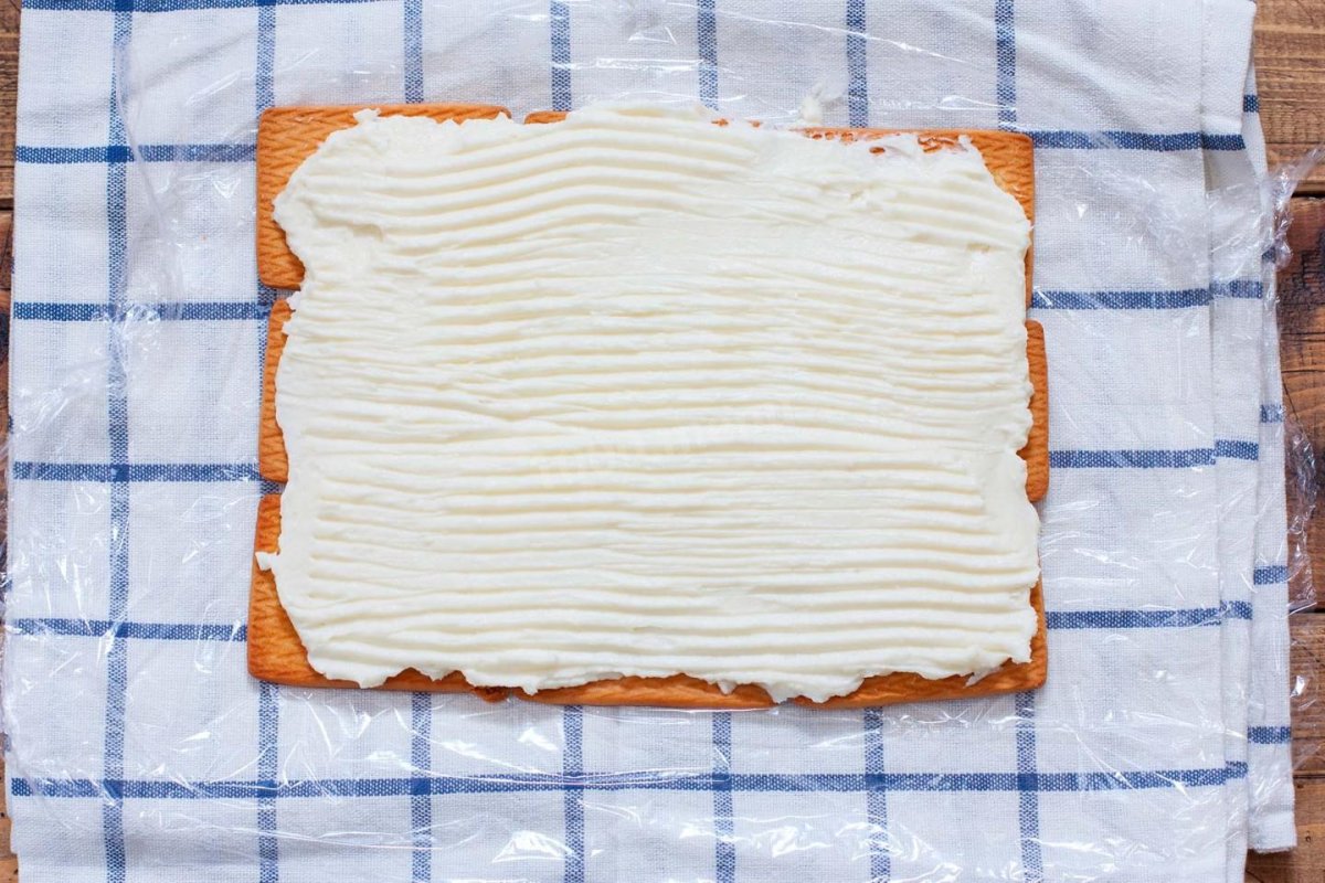 Шалаш из сахарного печенья с творогом