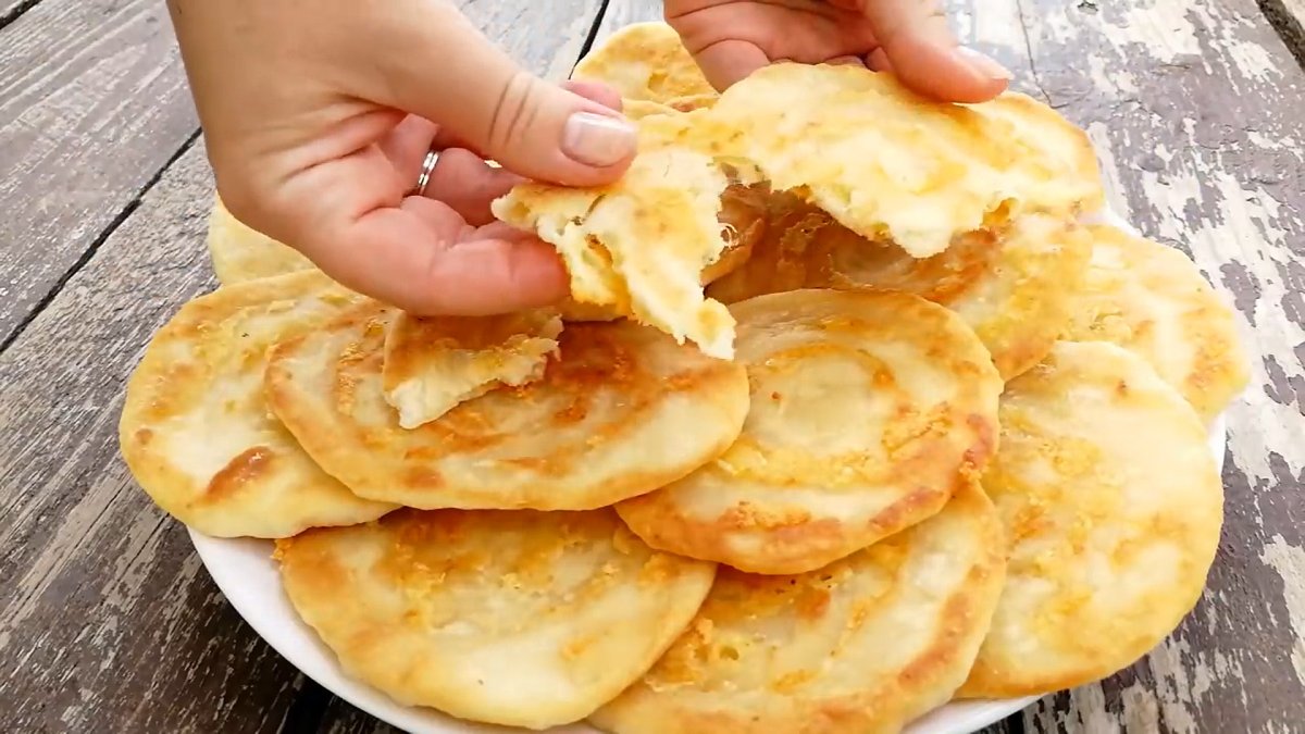 Блинчики желтые сковороде