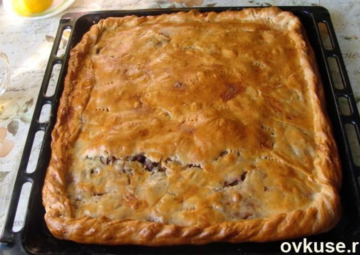 Открытый мясной пирог