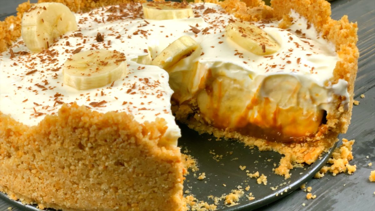 Торт из печенья без выпечки с бананом и киви