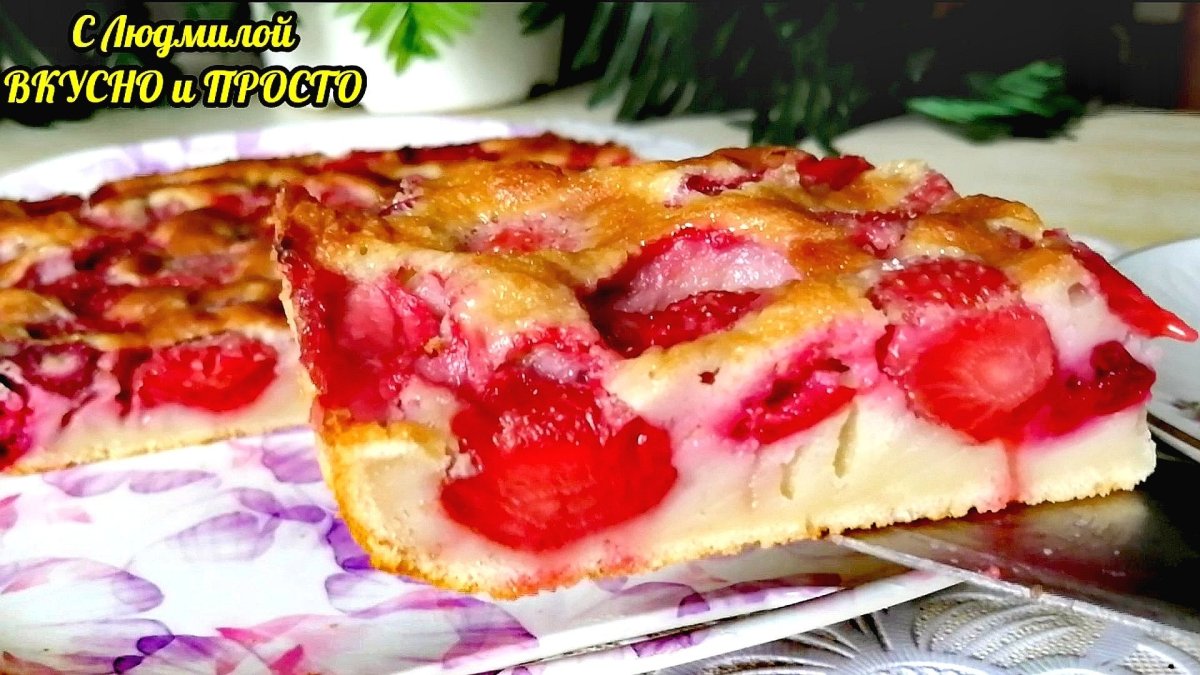 Пирог клафути с клубникой