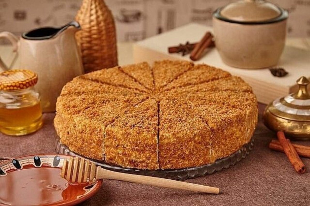 Медовый торт с клюквой