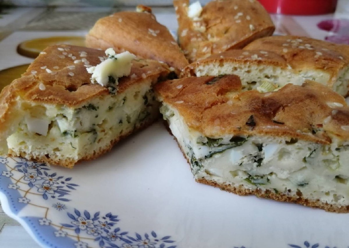 Готовый пирог заливаем молоком