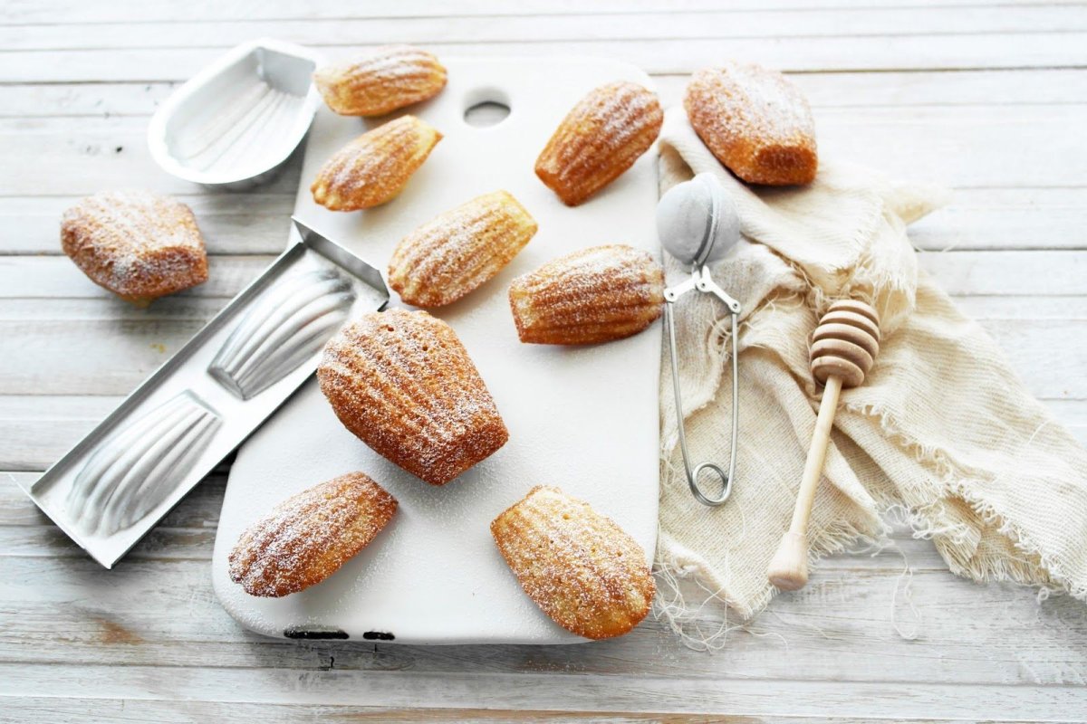 Madeleine Cake