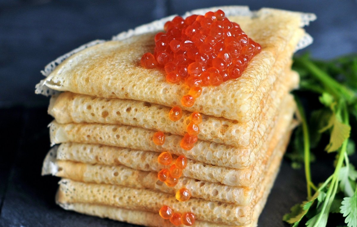 Масленица блины с икрой