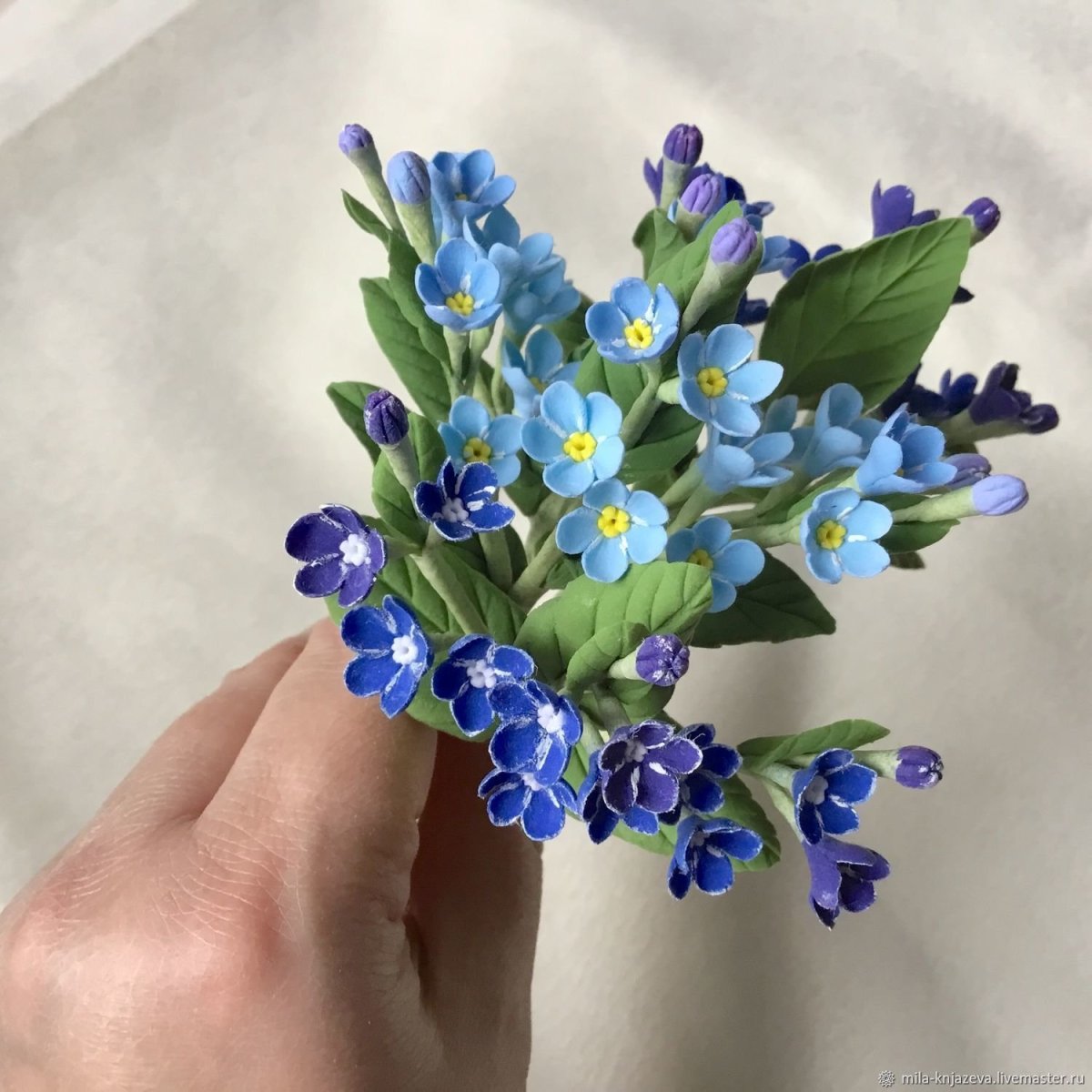 Букет из незабудок