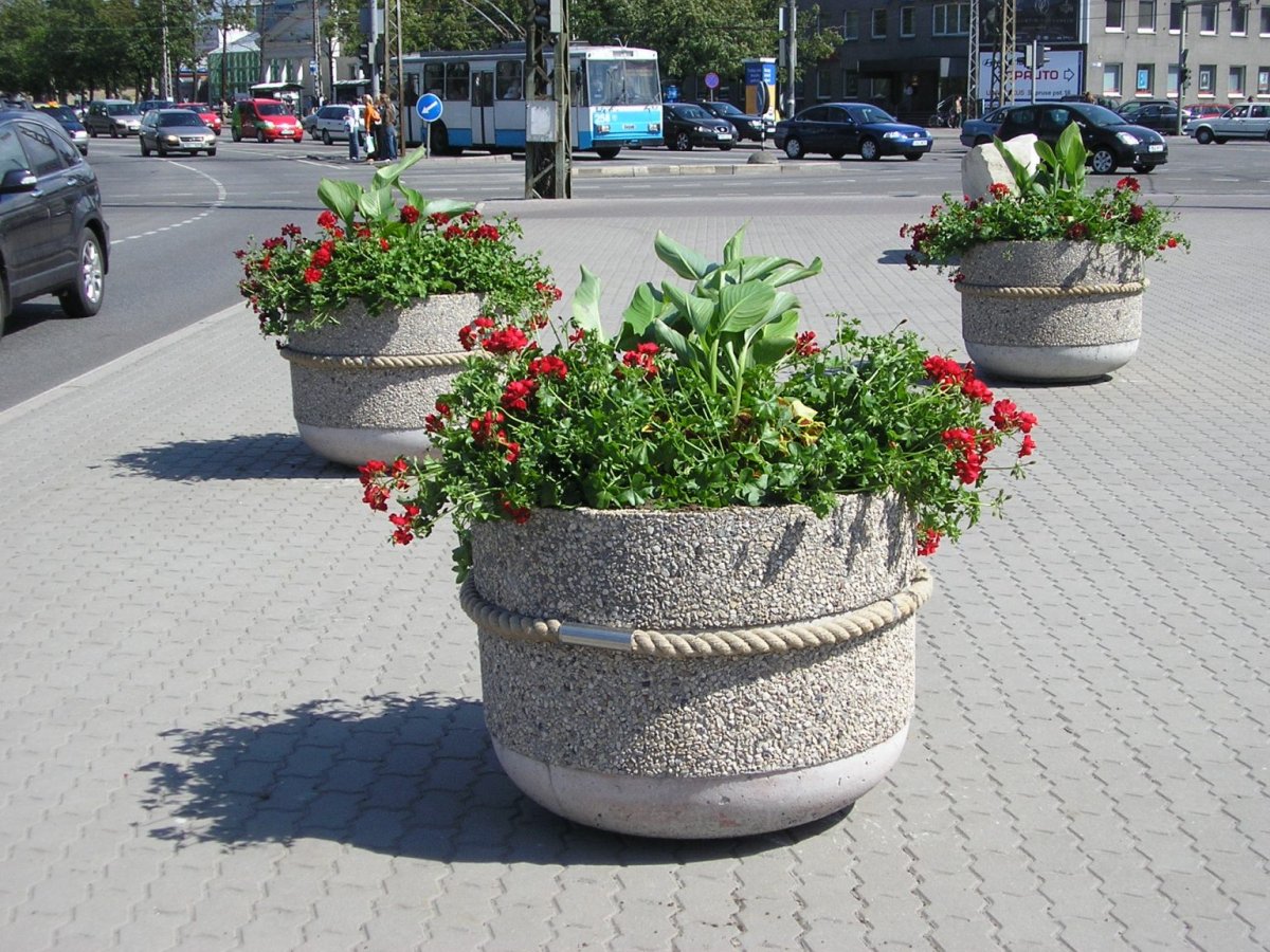 Уличные кашпо для цветов