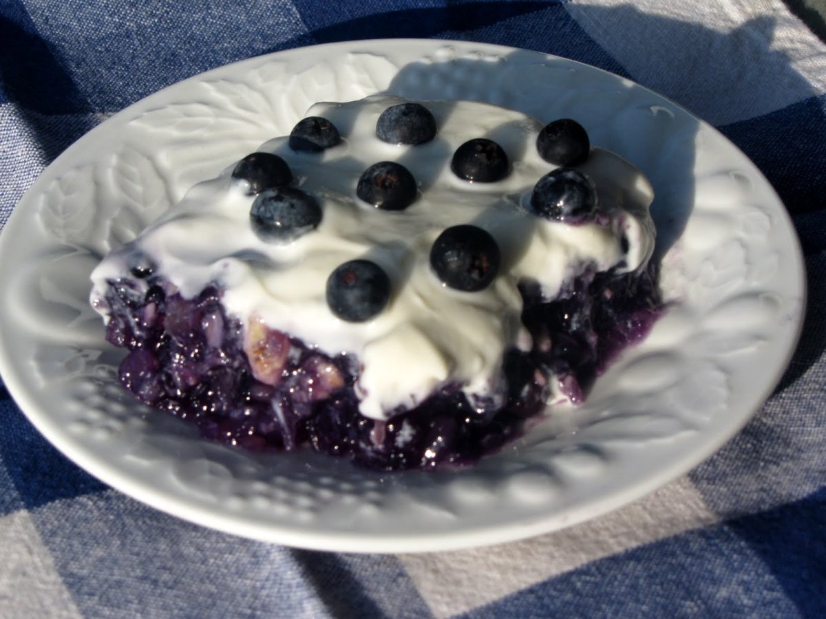 Кусок пирога с черникой