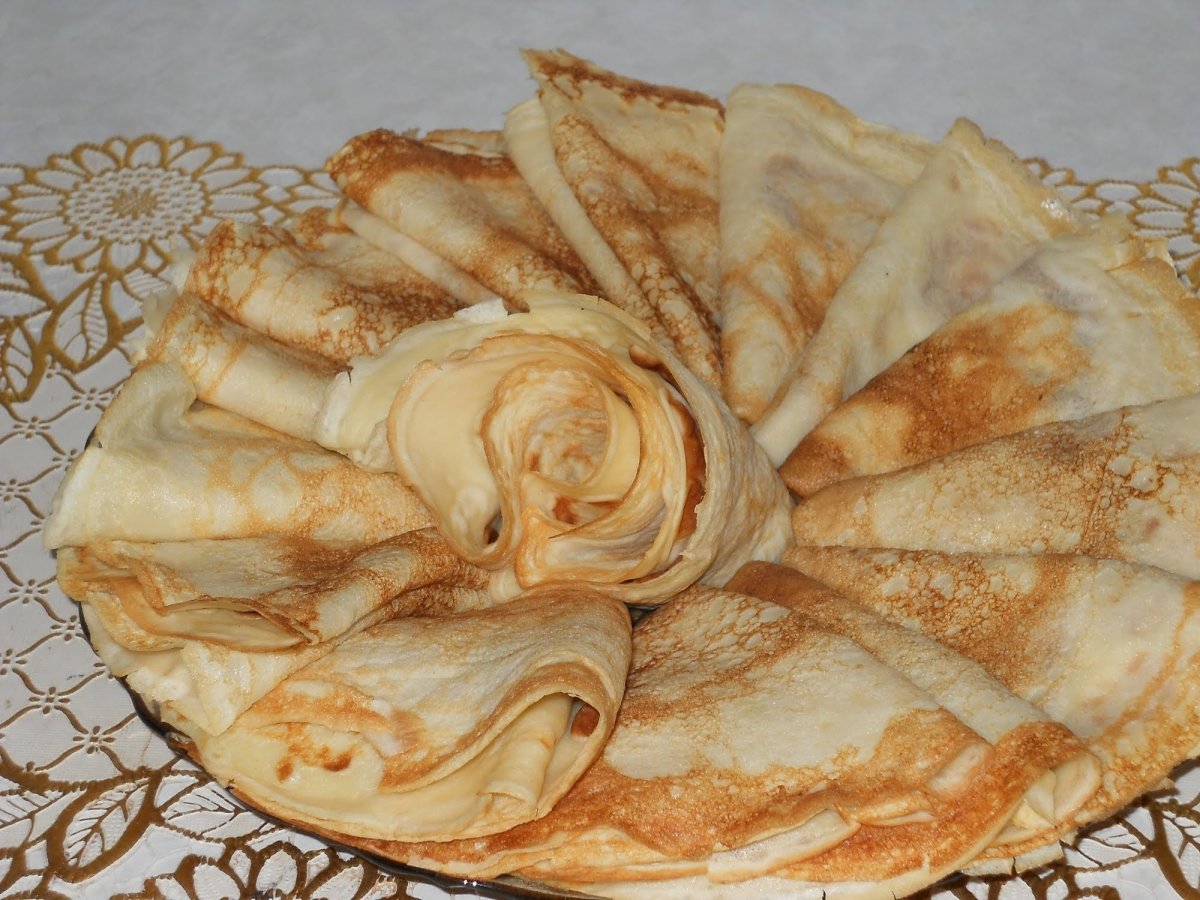 Блинные роллы с сыром и ветчиной