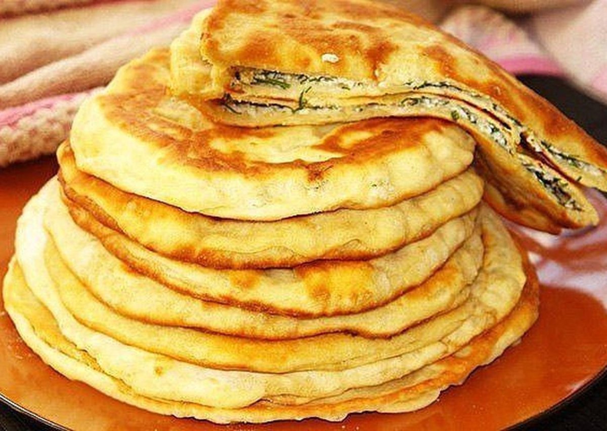 Лепешки с луком и сыром