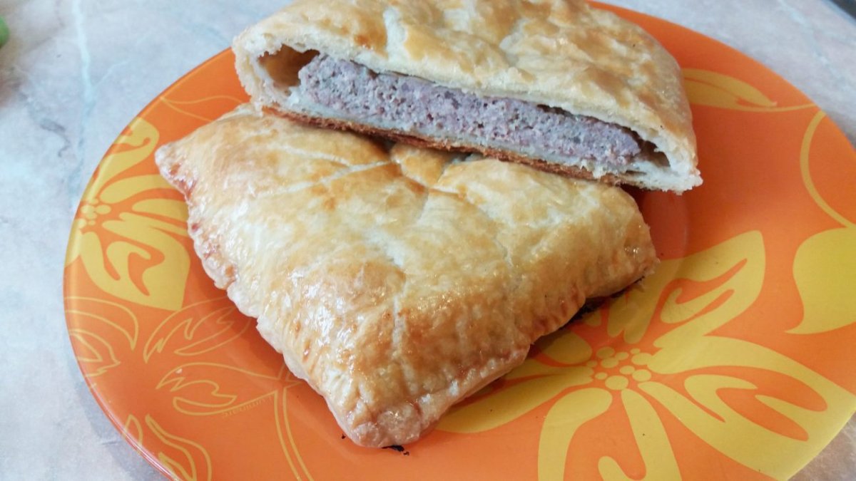 Слойки с фаршем