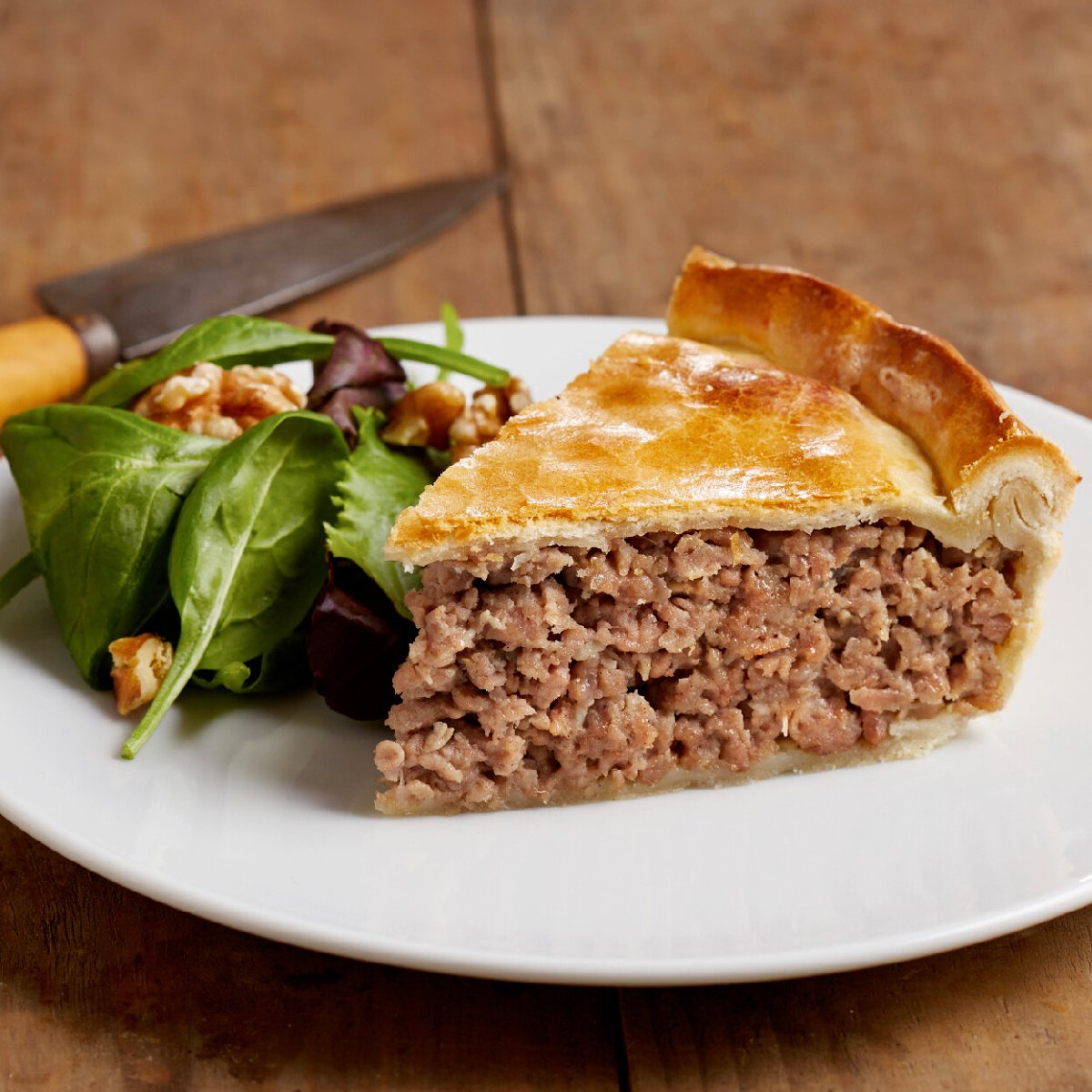Красивый мясной пирог